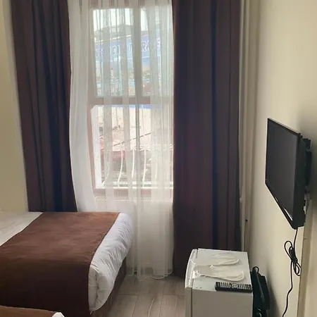 La Vista Hotel *